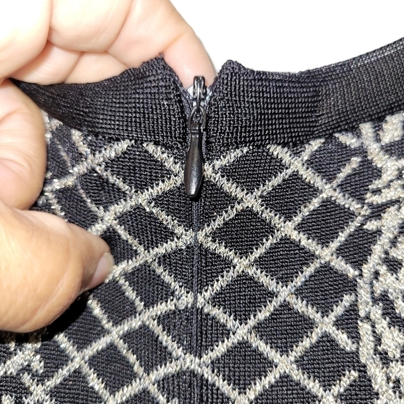 Parker Candice Black & Gold Metallic Knit Pleated Flared Dress Size P (S) - Picture 9 of 16